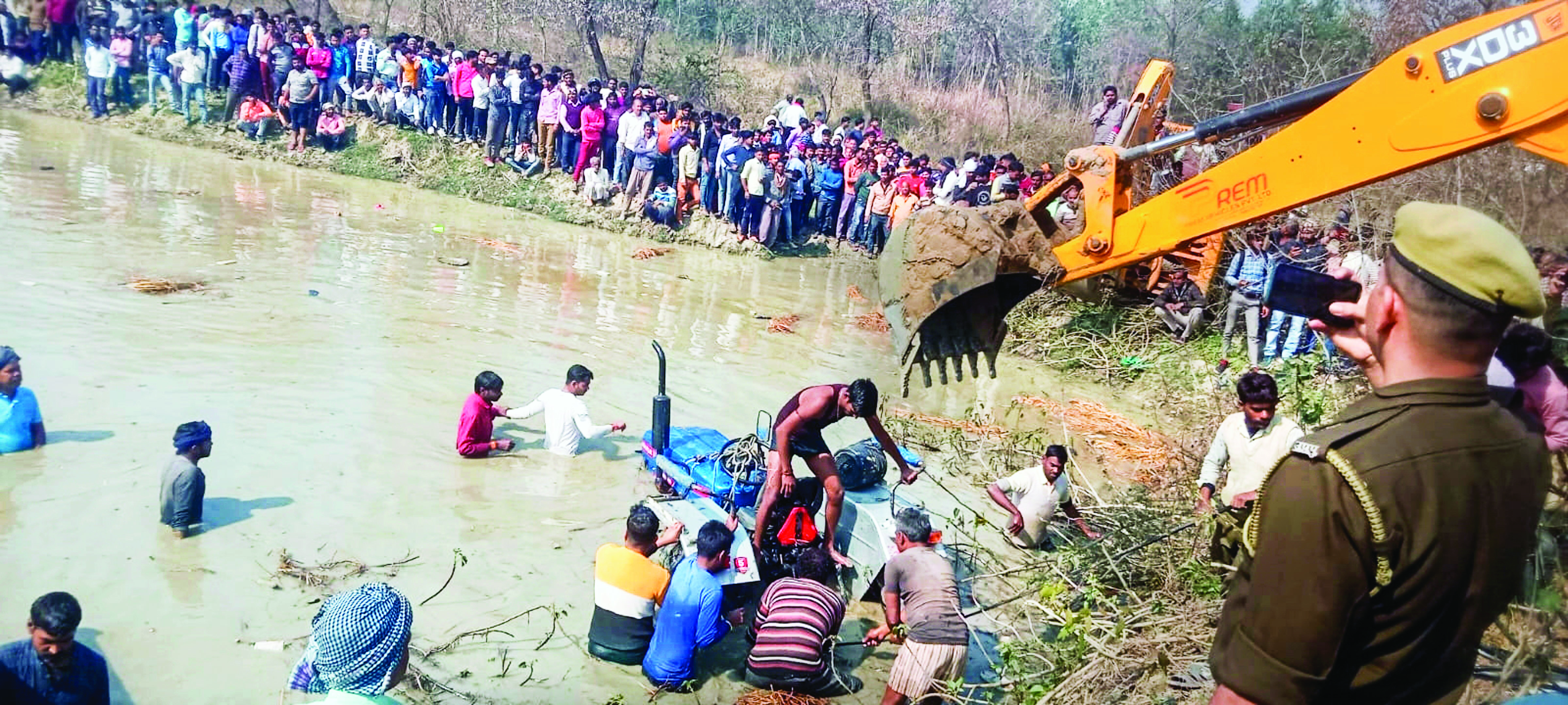 UP: 22 dead as tractor-trolley falls into pond; PM announces compensation
