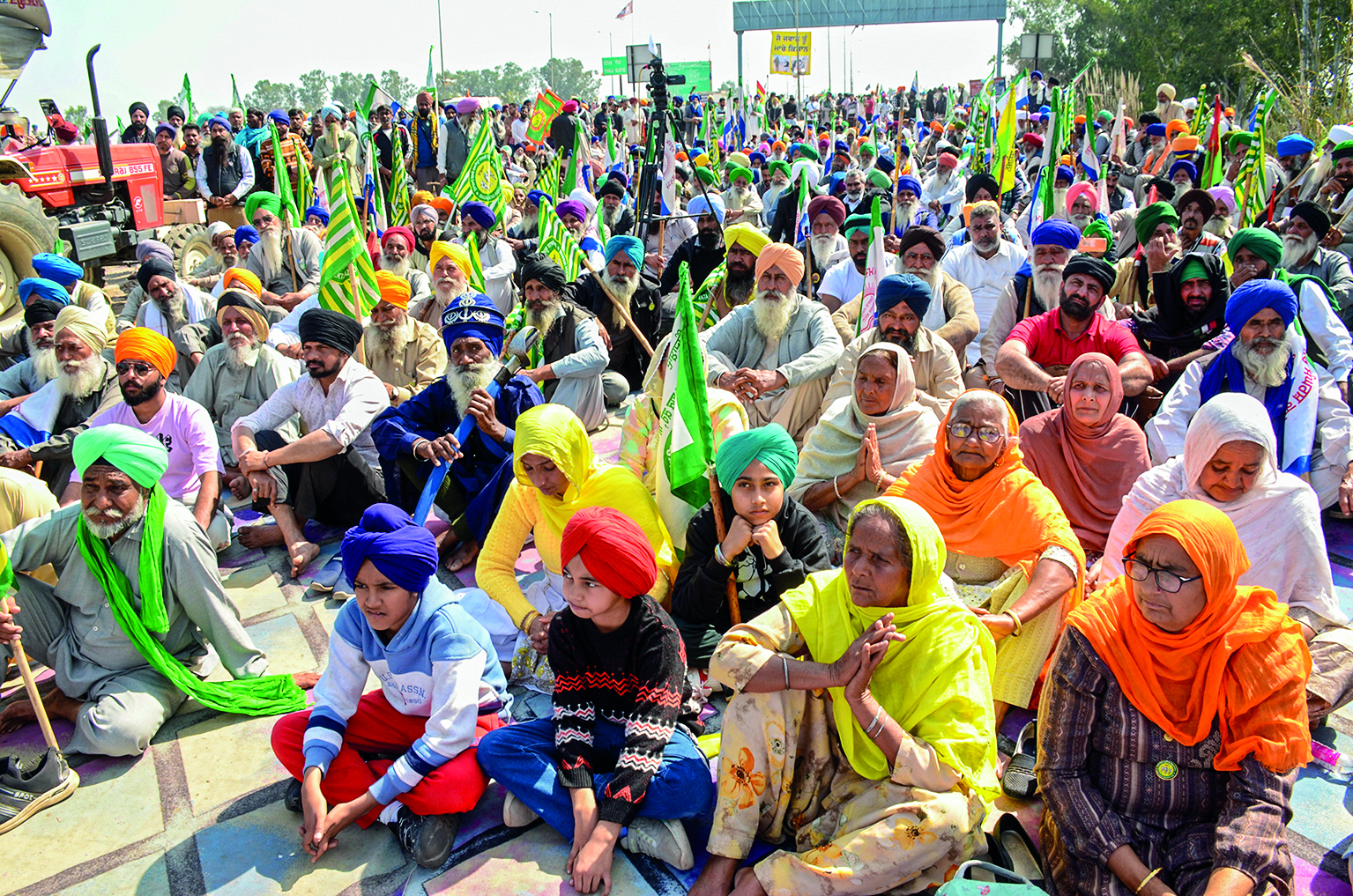 Internet services restored in Haryana, partial barrier removal at Delhi borders