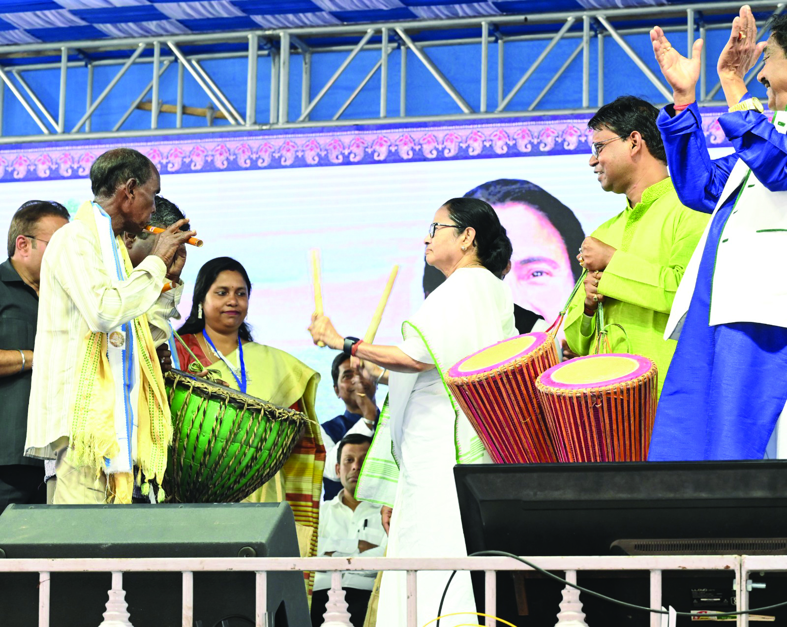 Mamata urges to intensify protest against fund blockade
