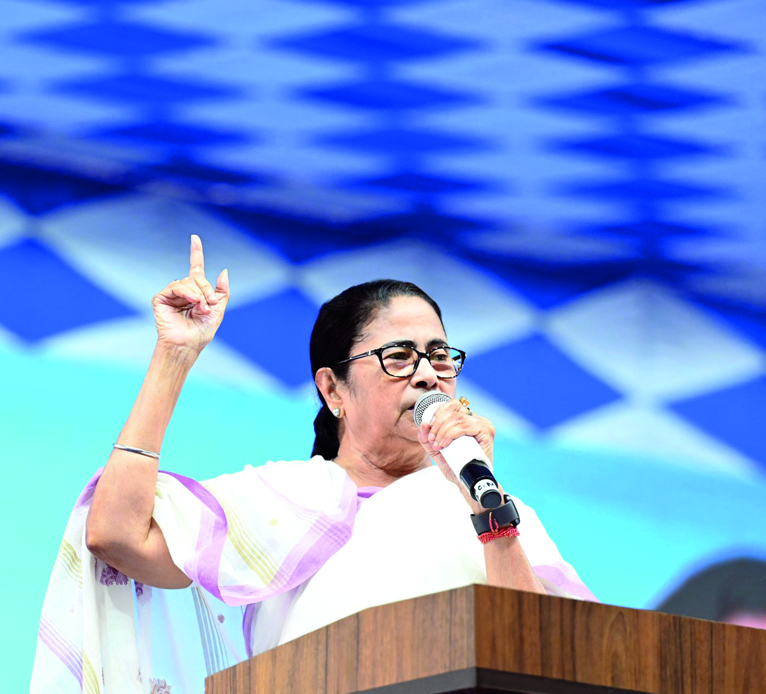 Cooking gas cylinder price to reach Rs 2K if BJP returns to power: Mamata