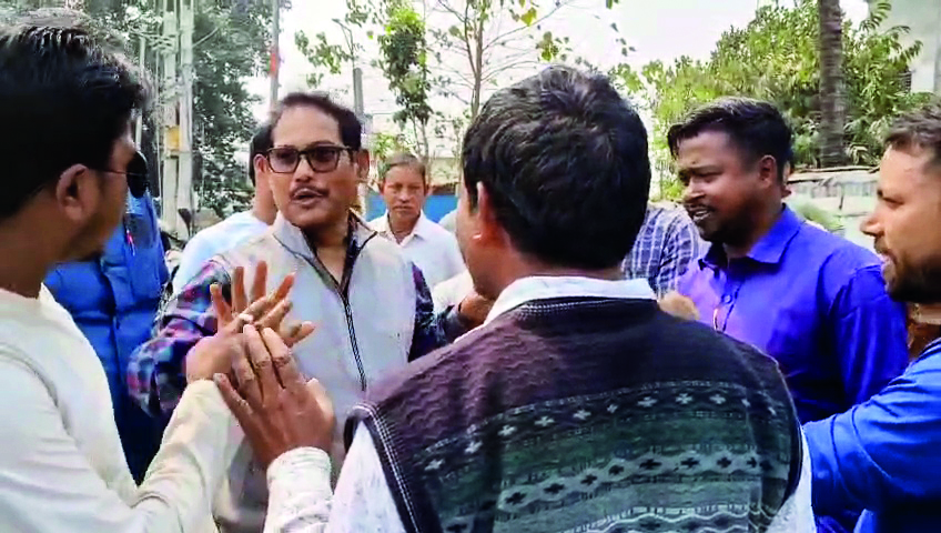 Siliguri: Locals gherao BJP MP for failing to carry out any dev works