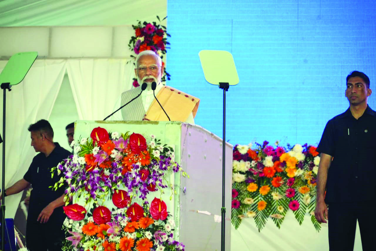 PM unveils projects worth Rs 15K crore in Bengal