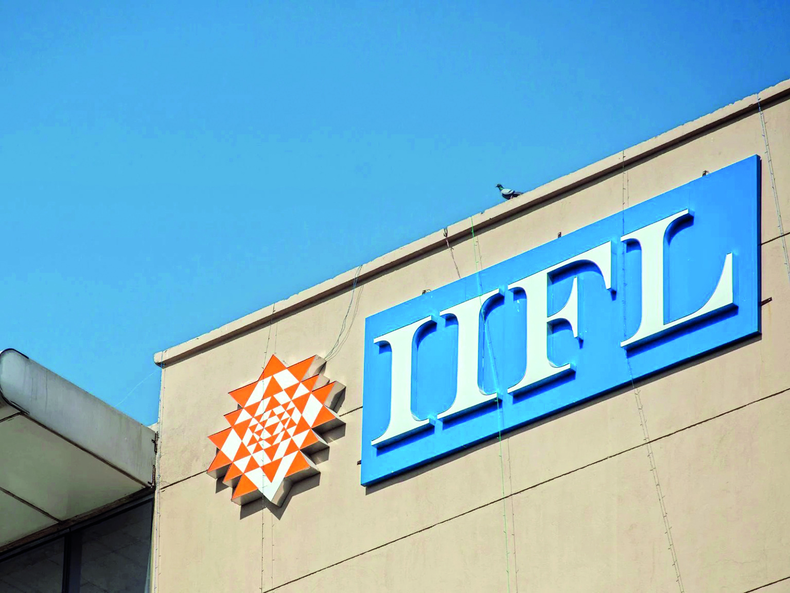 Reserve Bank bars IIFL Finance from gold loan disbursement