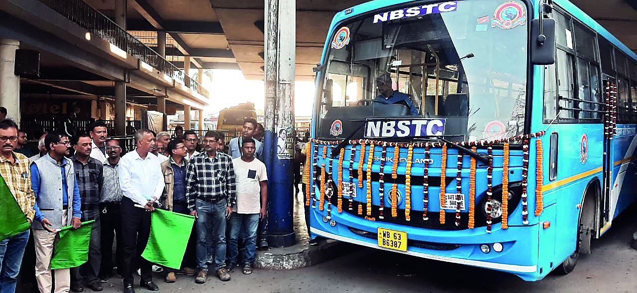 Siliguri: City bus services flagged off , new bus routes to Ranchi and Kolkata will be introduced Siliguri: City bus services flagged off , new bus routes to Ranchi and Kolkata will be introduced
