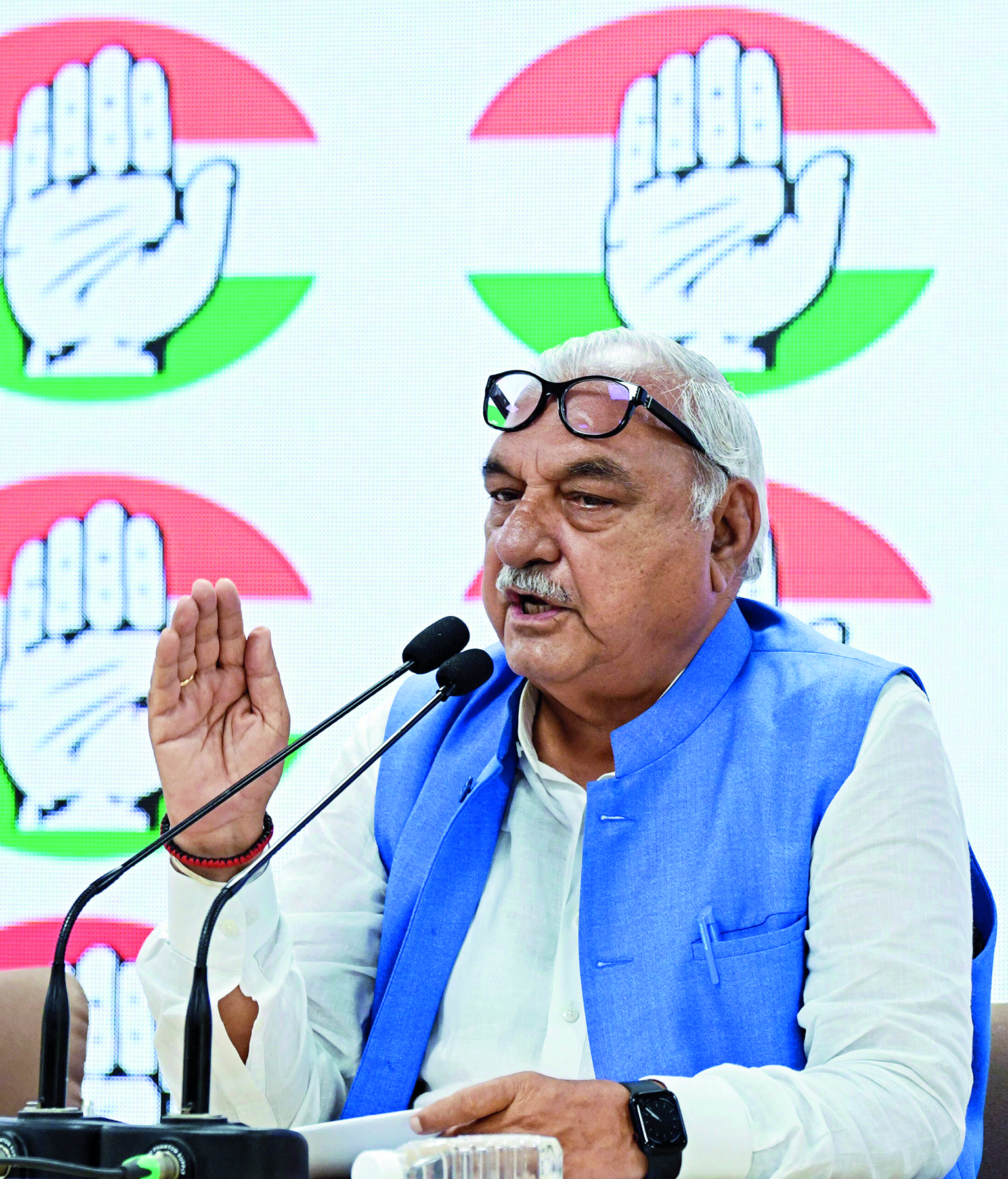 Govt should give a compensation of atleast Rs 40,000 per acre: Hooda