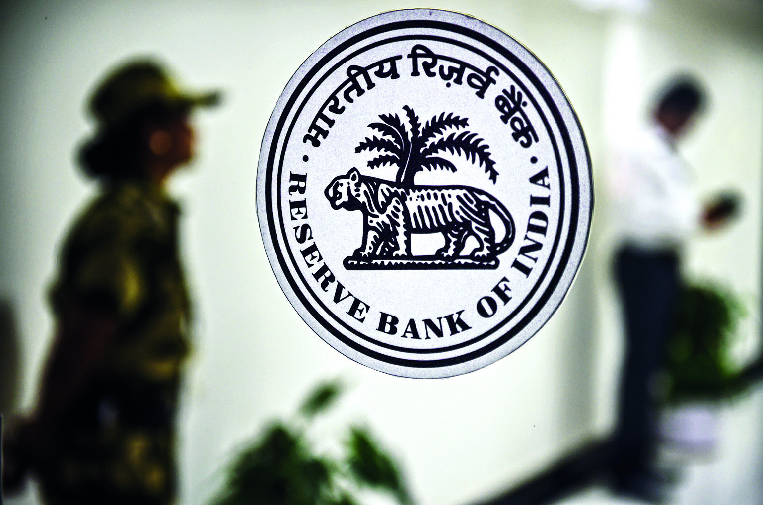 RBI asks banks to allow customers to choose cards from multiple networks