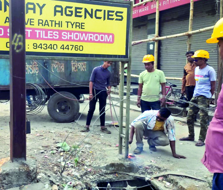 Siliguri Municipal Corp launches drive against unauthorised hoardings