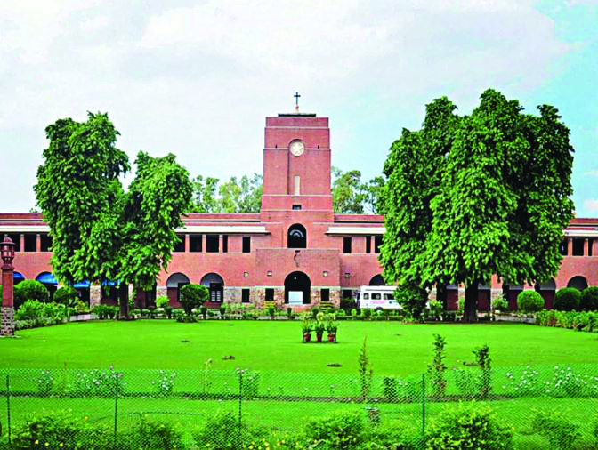 UGC grants autonomy to Delhi University and 7 other institutions UGC grants autonomy to Delhi University and 7 other institutions