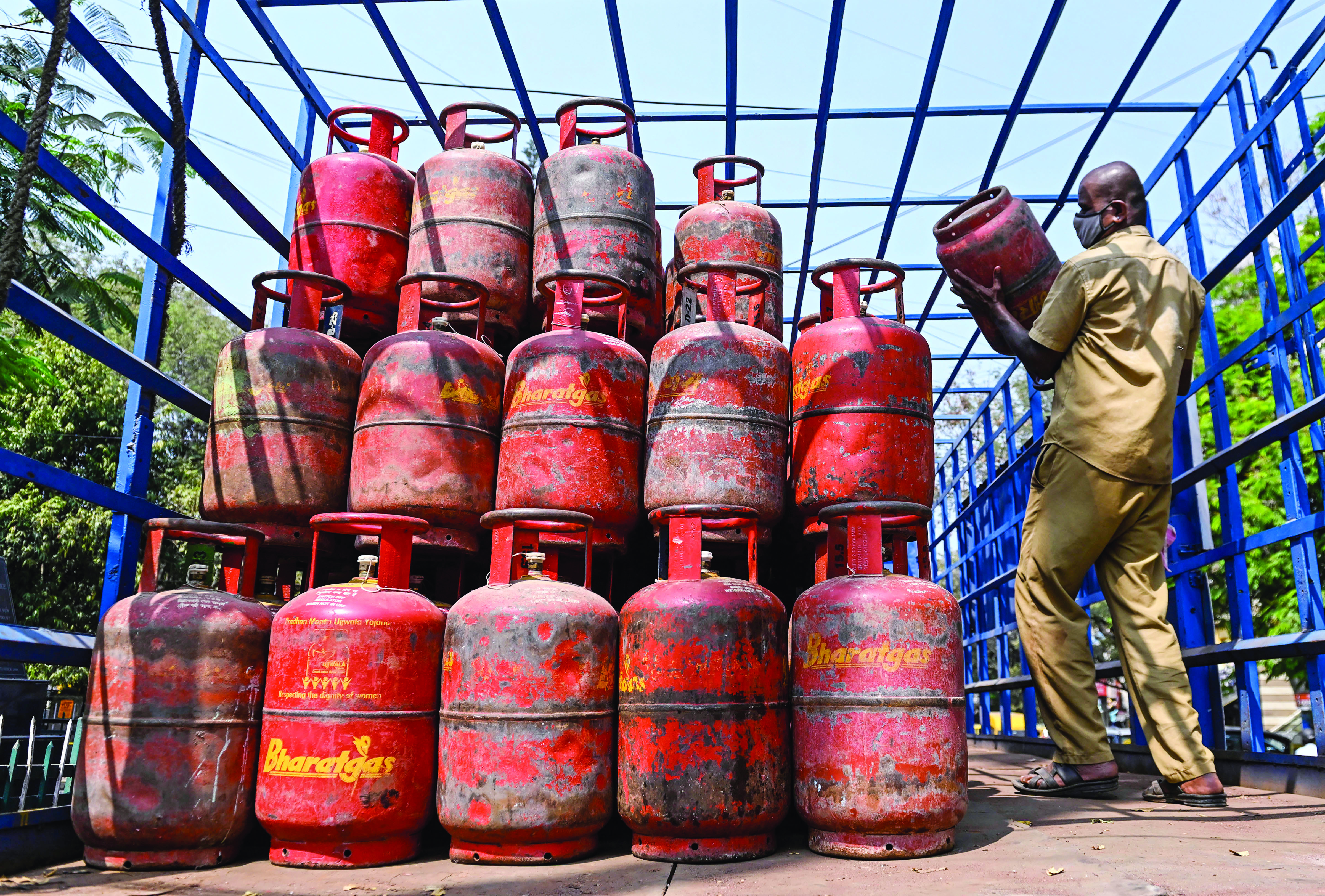 Trinamool dubs LPG price cut ‘jumla & BJP’s political desperation’