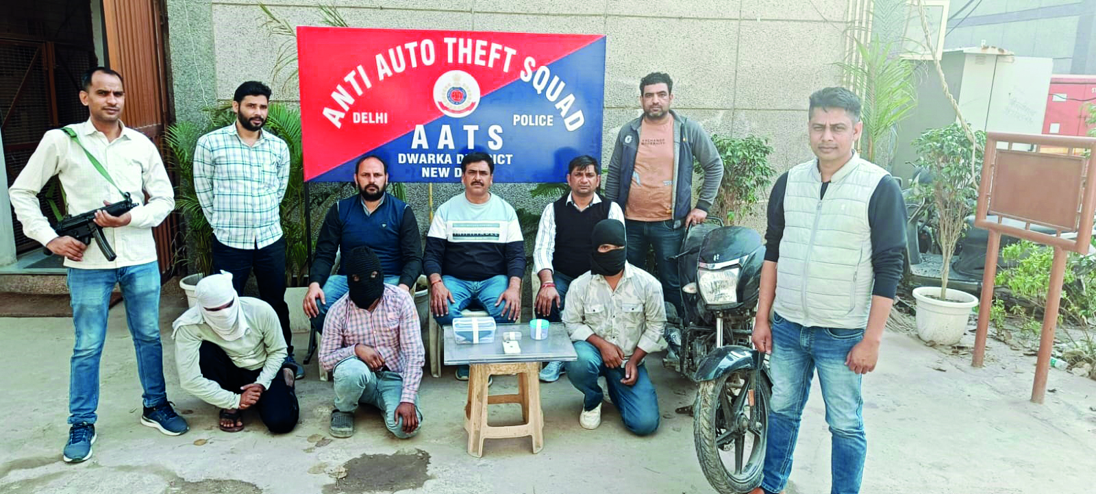 Delhi Police takes apart robbery ring, four arrested including goldsmith Delhi Police takes apart robbery ring, four arrested including goldsmith