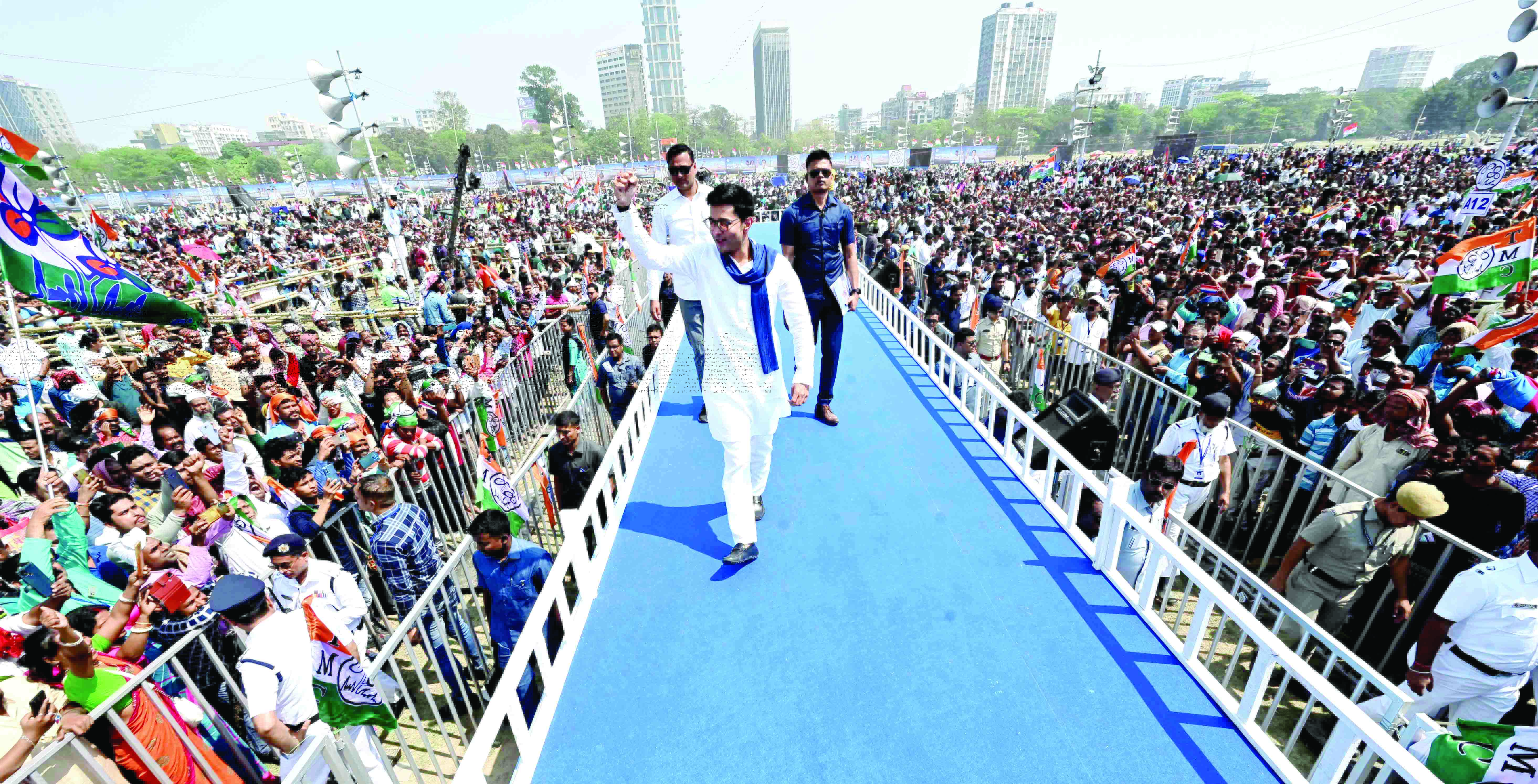 LS polls: ‘People of Bengal want Didi’s guarantee, not Modi’s’