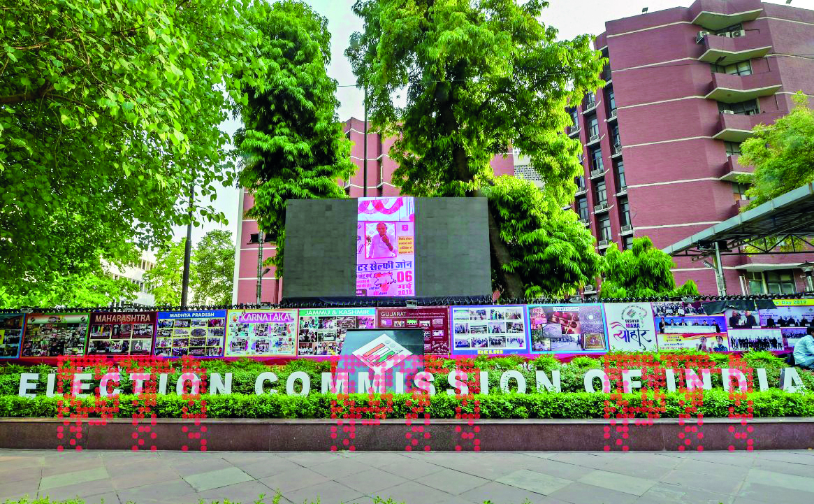Lok Sabha polls : EC orders observers to ensure intimidation-free elections