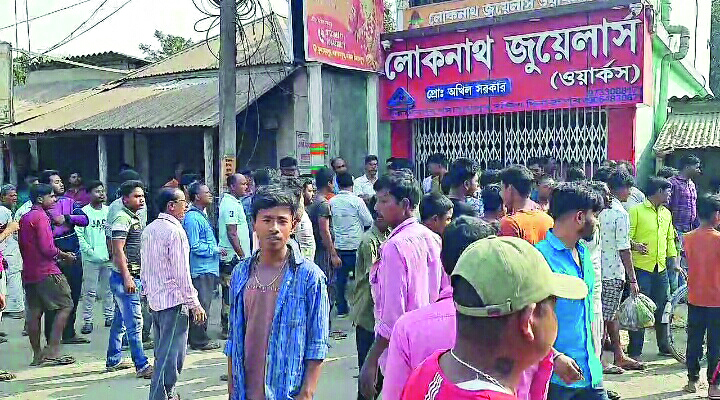 Jewellery shop looted in Gangarampur