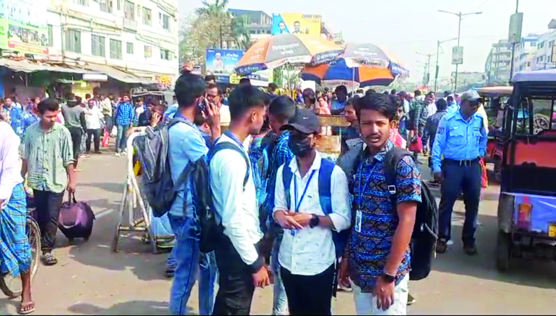 Students face huge  problem over private   bus strike in Malda