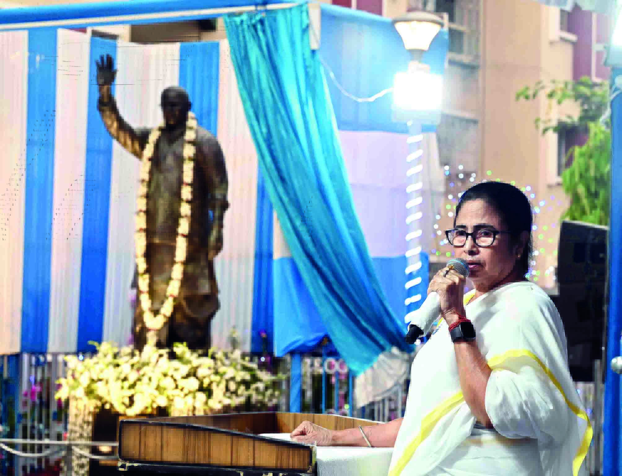 Chief Minister unveils statue of late Subrata Mukherjee Chief Minister unveils statue of late Subrata Mukherjee