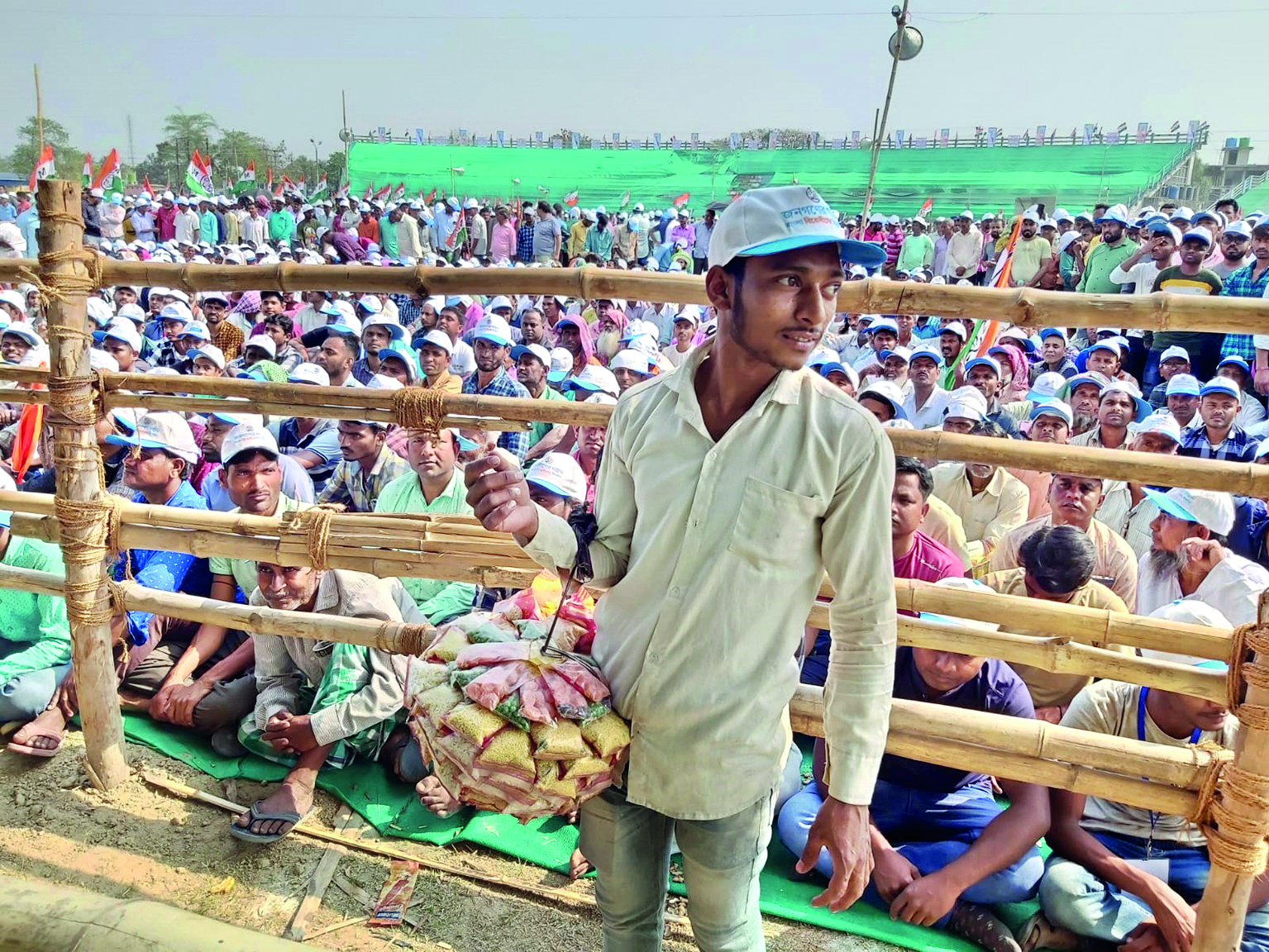 25-yr-old hawker travels across state to sell wares in TMC meets 25-yr-old hawker travels across state to sell wares in TMC meets