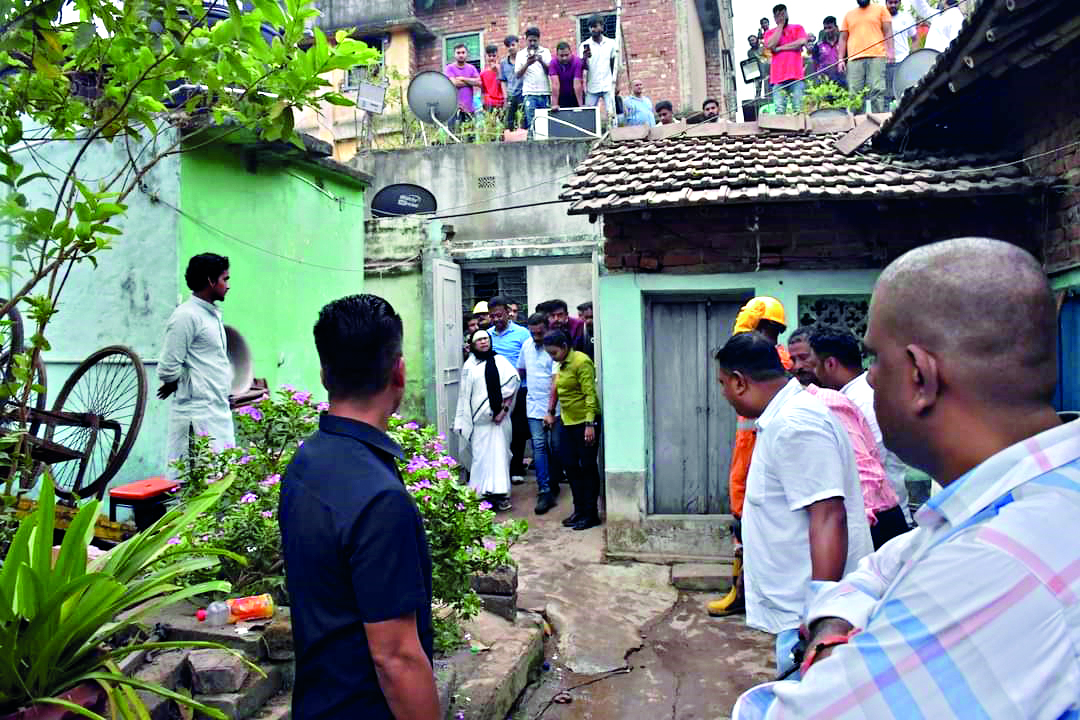 At least 9 dead & about 17 injured after building collapses in Garden Reach