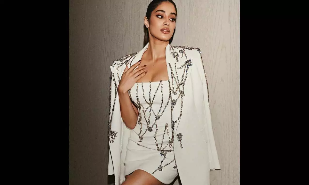 Janhvi Kapoor heaps praise on Indian wear