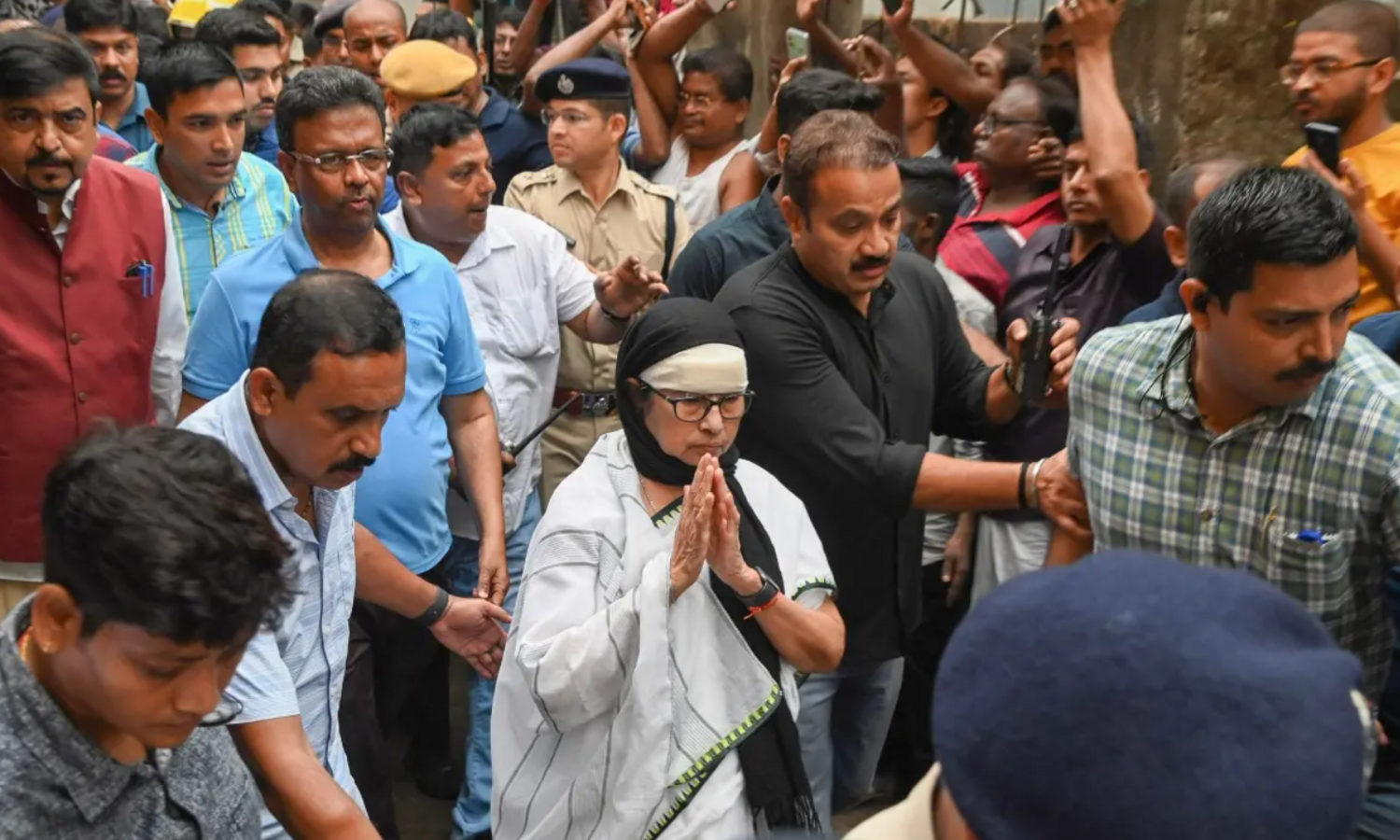 Kolkata building collapse: Mamata assures stern action against illegal construction