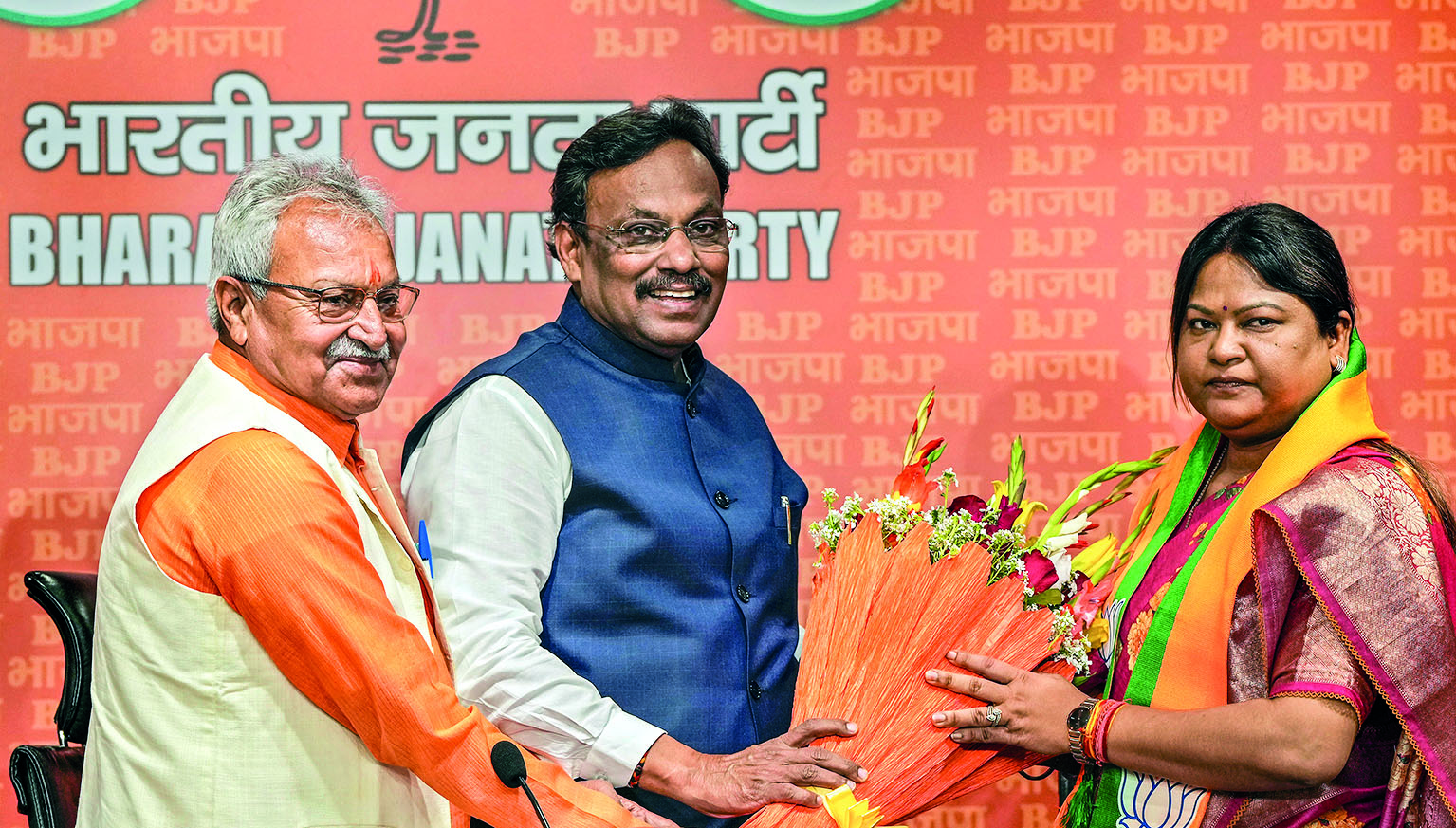 Jharkhand: Sita Soren deals blow to JMM, joins BJP ahead of LS polls