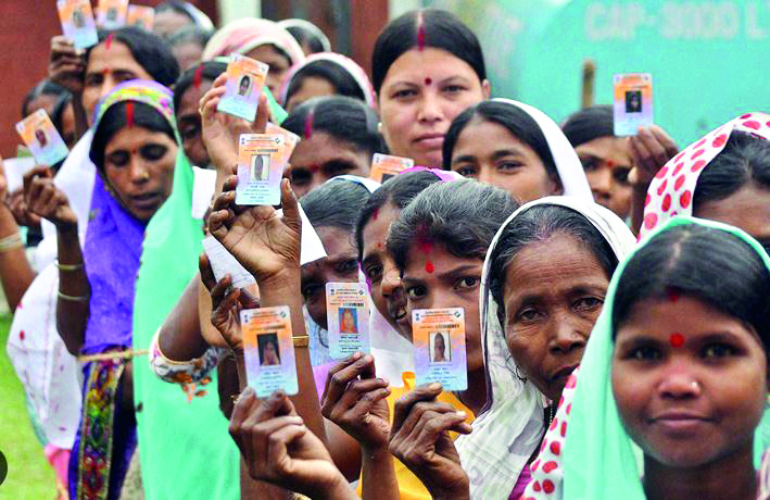 AIADMK clinches LS poll deal with DMDK