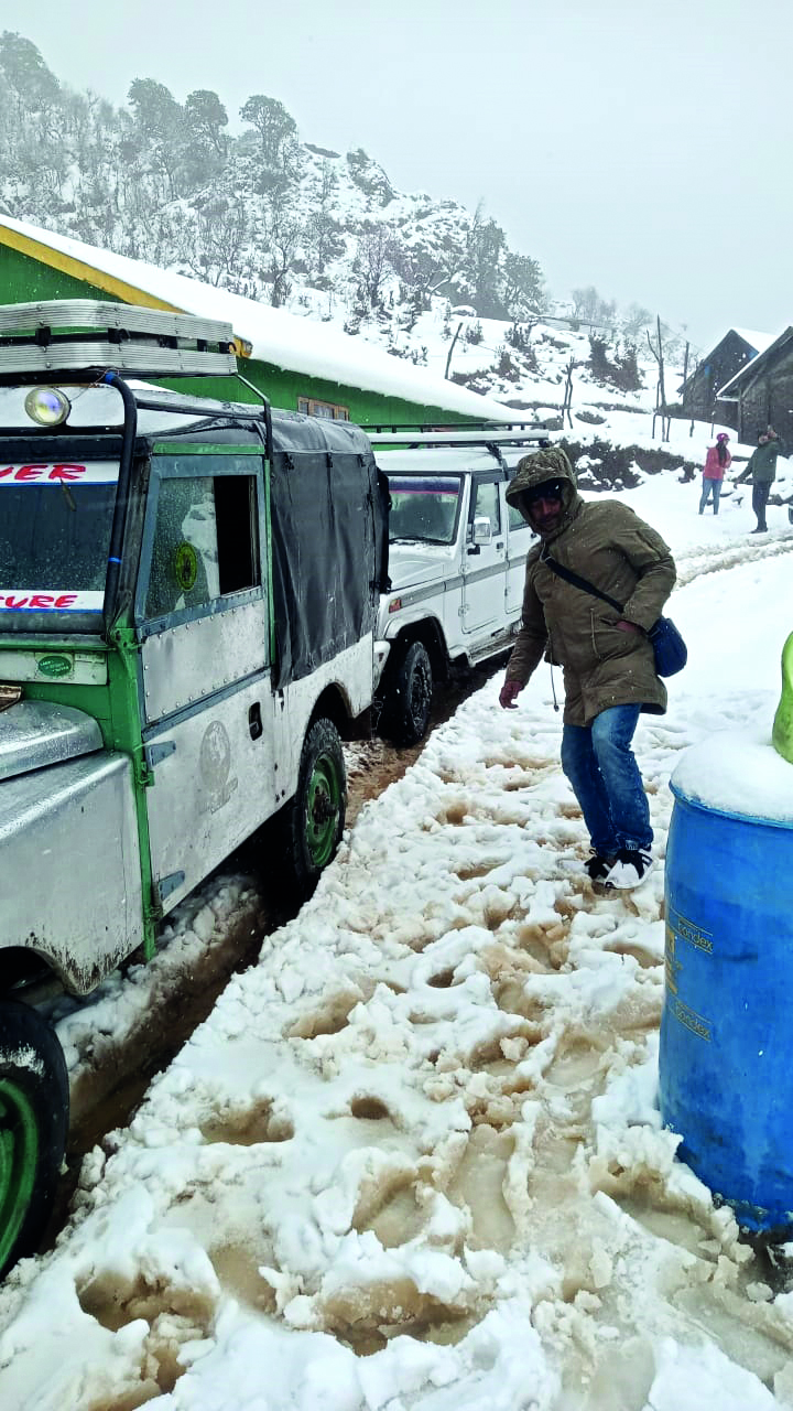 Amid heavy rain and snow, about 40 tourists evacuated from Sandakphu Amid heavy rain and snow, about 40 tourists evacuated from Sandakphu