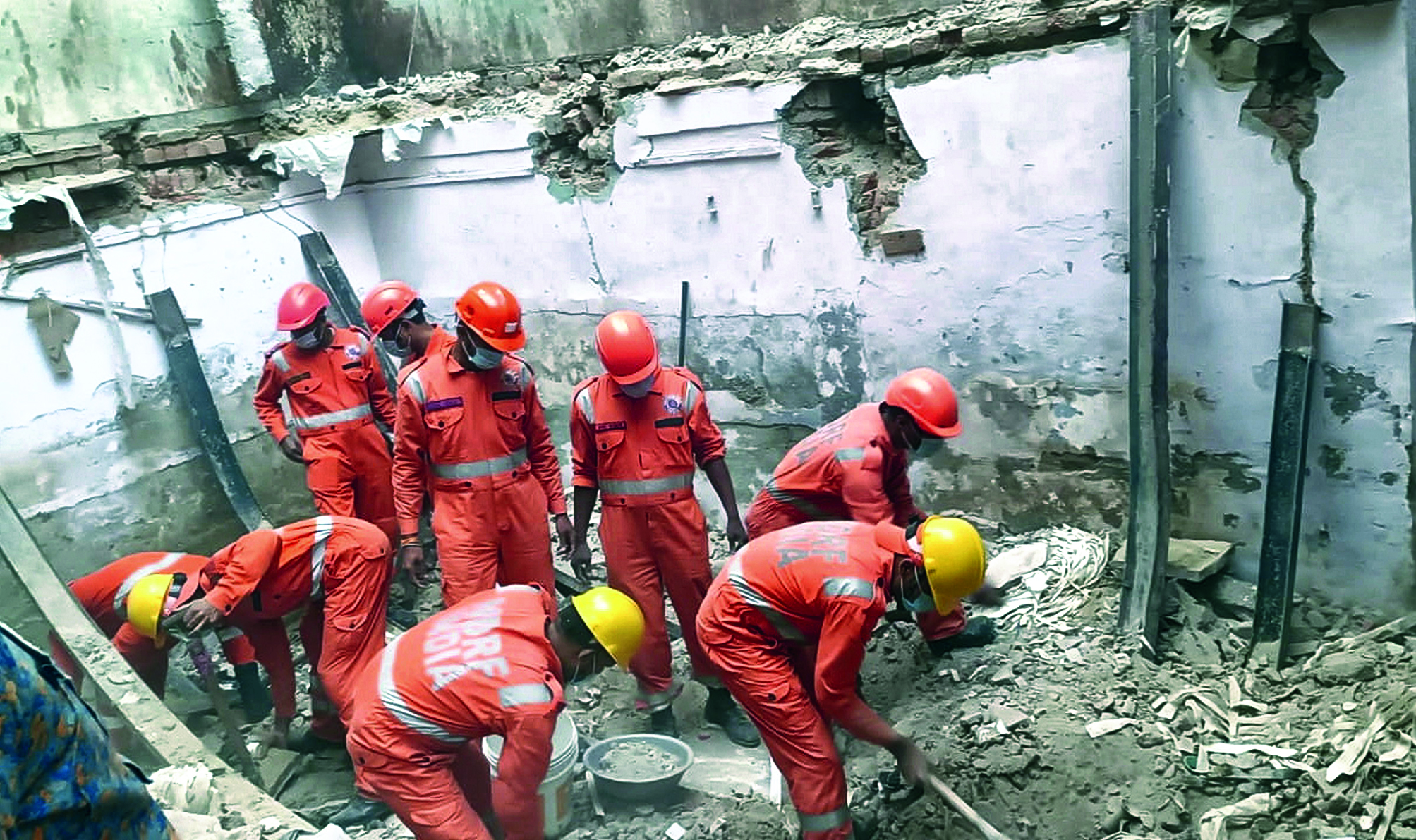 Building collapses in N-E Delhi, 2 workers killed, 1 critically injured Building collapses in N-E Delhi, 2 workers killed, 1 critically injured