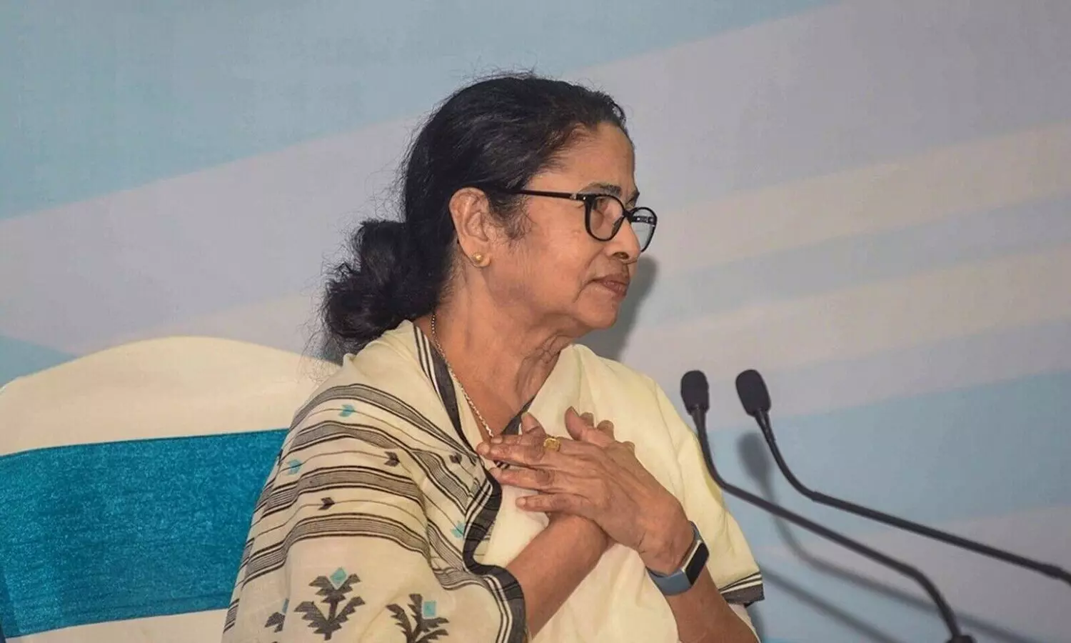 Mamata Banerjee condemns Kejriwals arrest