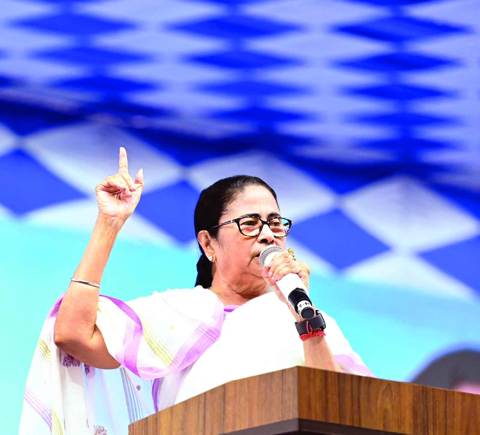 Mamata condemns Kejriwal’s arrest by ED, speaks to his wife