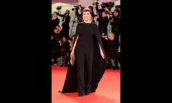 Olivia Colman talks about pay disparity in Hollywood Olivia Colman talks about pay disparity in Hollywood