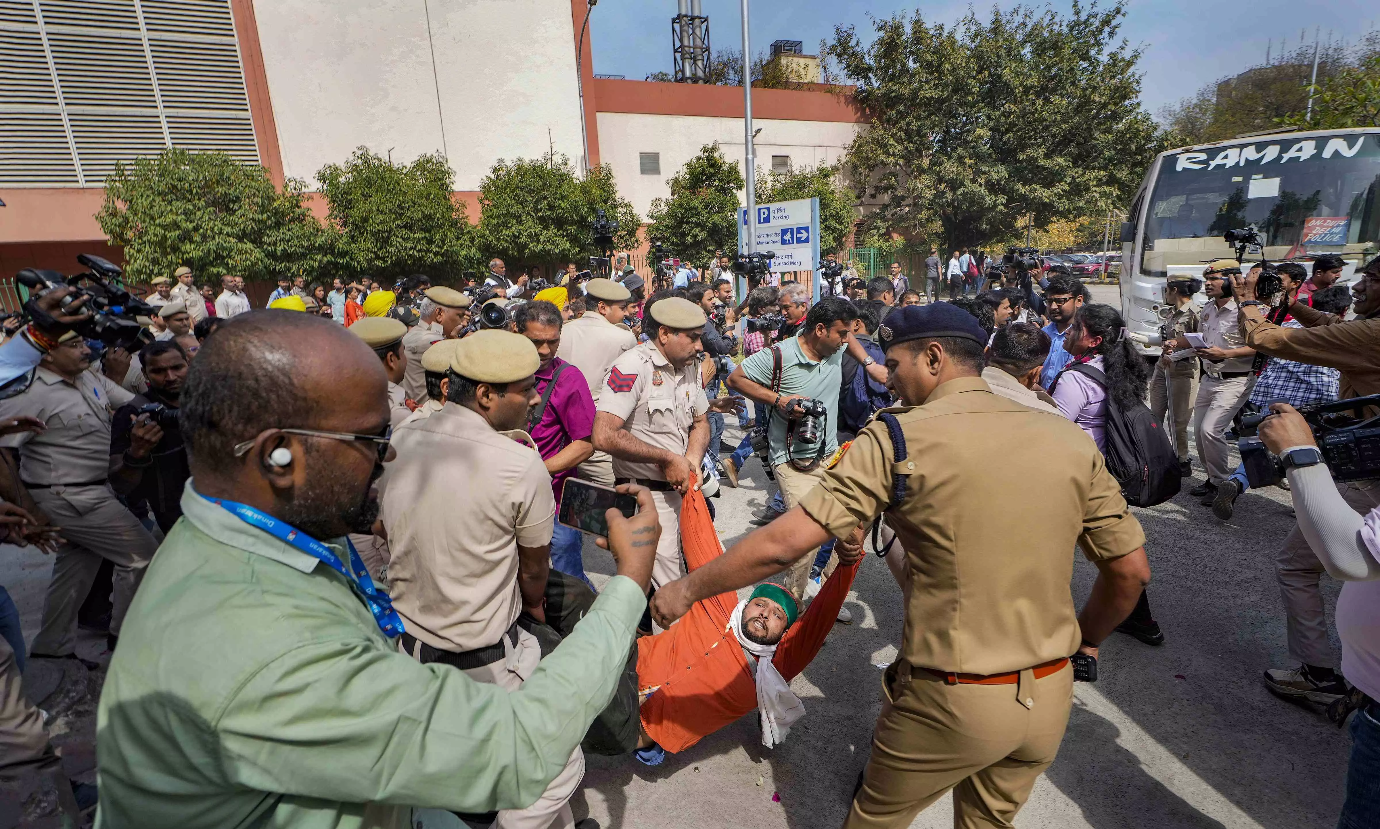 AAP protest: Security beefed up around PMs residence, Lok Kalyan Marg metro station shut