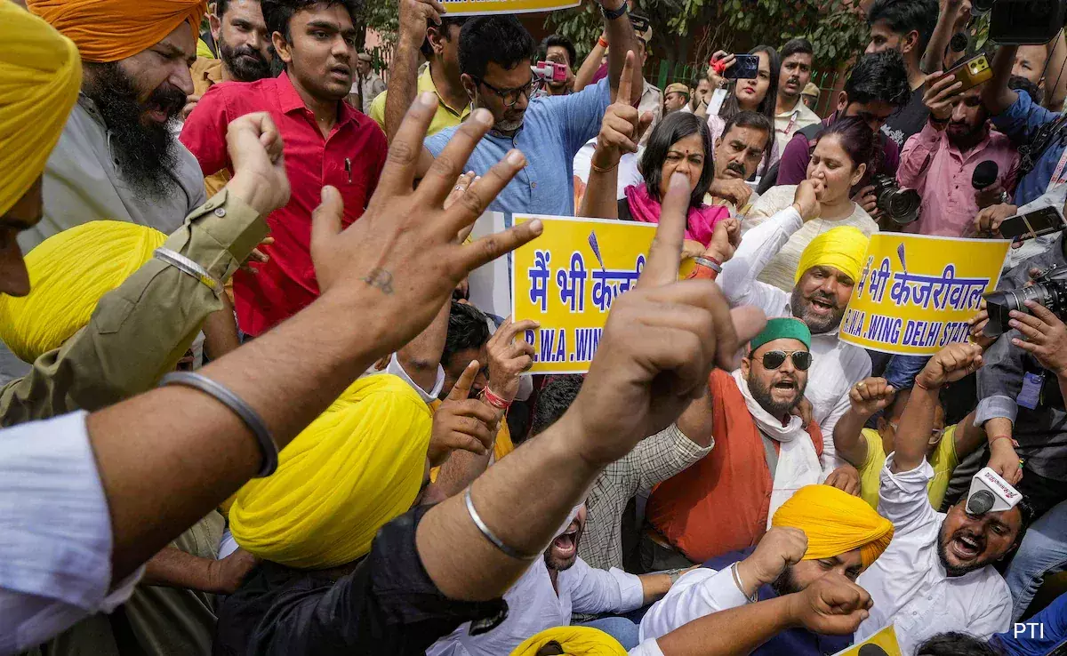 AAP protest: Punjab Minister Harjot Singh Bains, Somnath Bharti detained by police