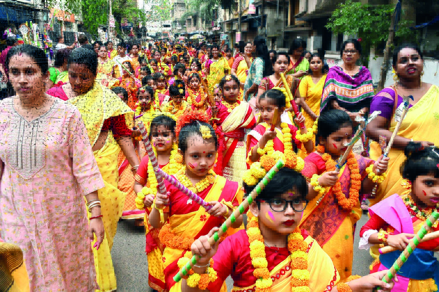 Holi celebrated across Bengal with gusto Holi celebrated across Bengal with gusto