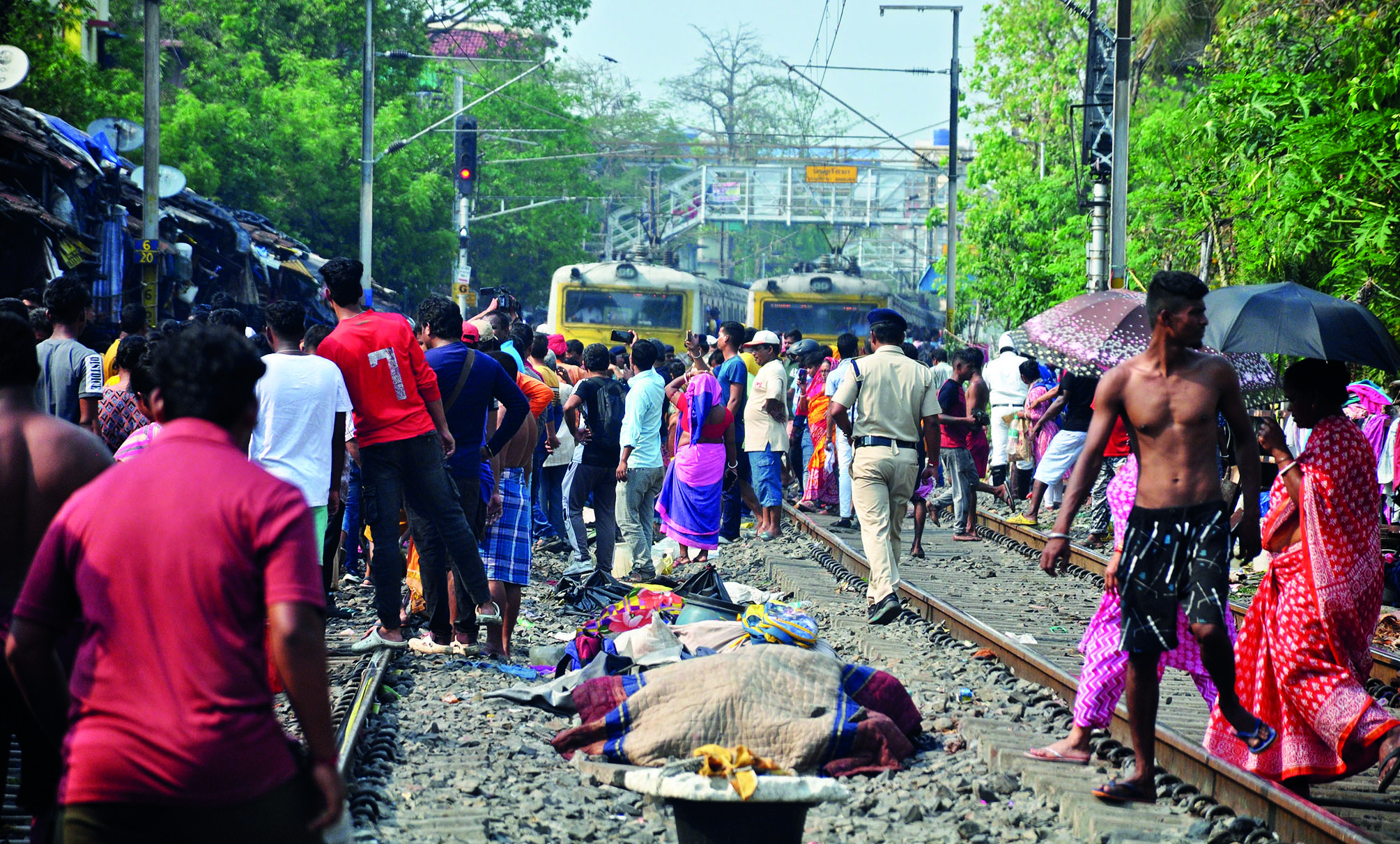 About 7 shanties gutted in blaze, train services disrupted; none hurt About 7 shanties gutted in blaze, train services disrupted; none hurt