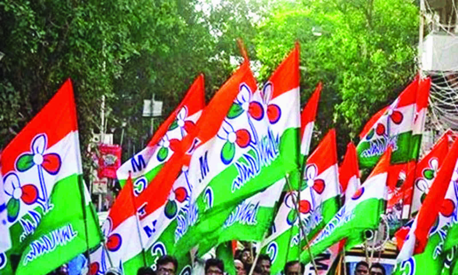 Malda: 8 members, including Pradhan of Kushida Gram Panchayat, switch to Trinamool