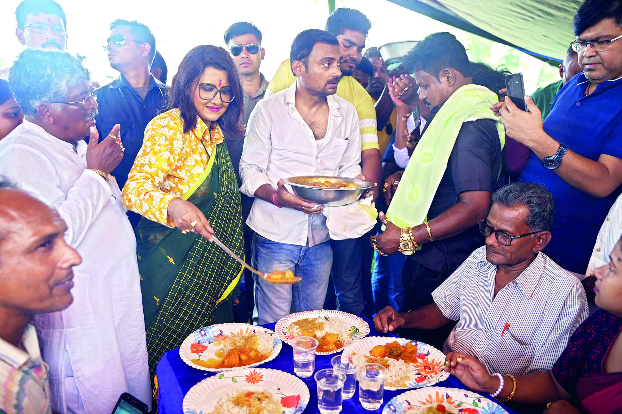Rachana campaigns in Hooghly, protests against Dilip Ghosh’s remarks on Mamata Rachana campaigns in Hooghly, protests against Dilip Ghosh’s remarks on Mamata