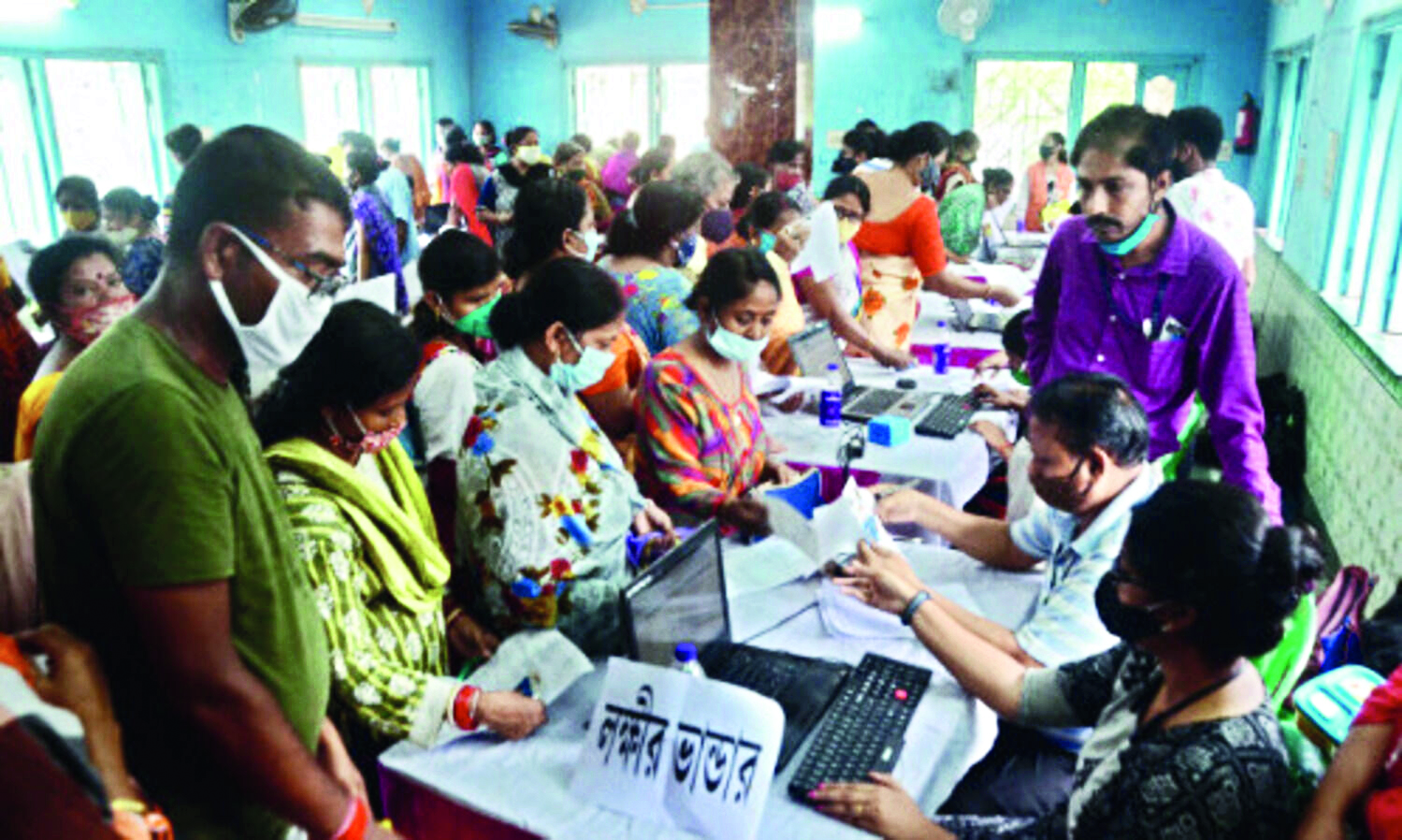 ‘Lakshmir Bhandar’ to be at forefront of TMC’s door-to-door poll campaigns ‘Lakshmir Bhandar’ to be at forefront of TMC’s door-to-door poll campaigns