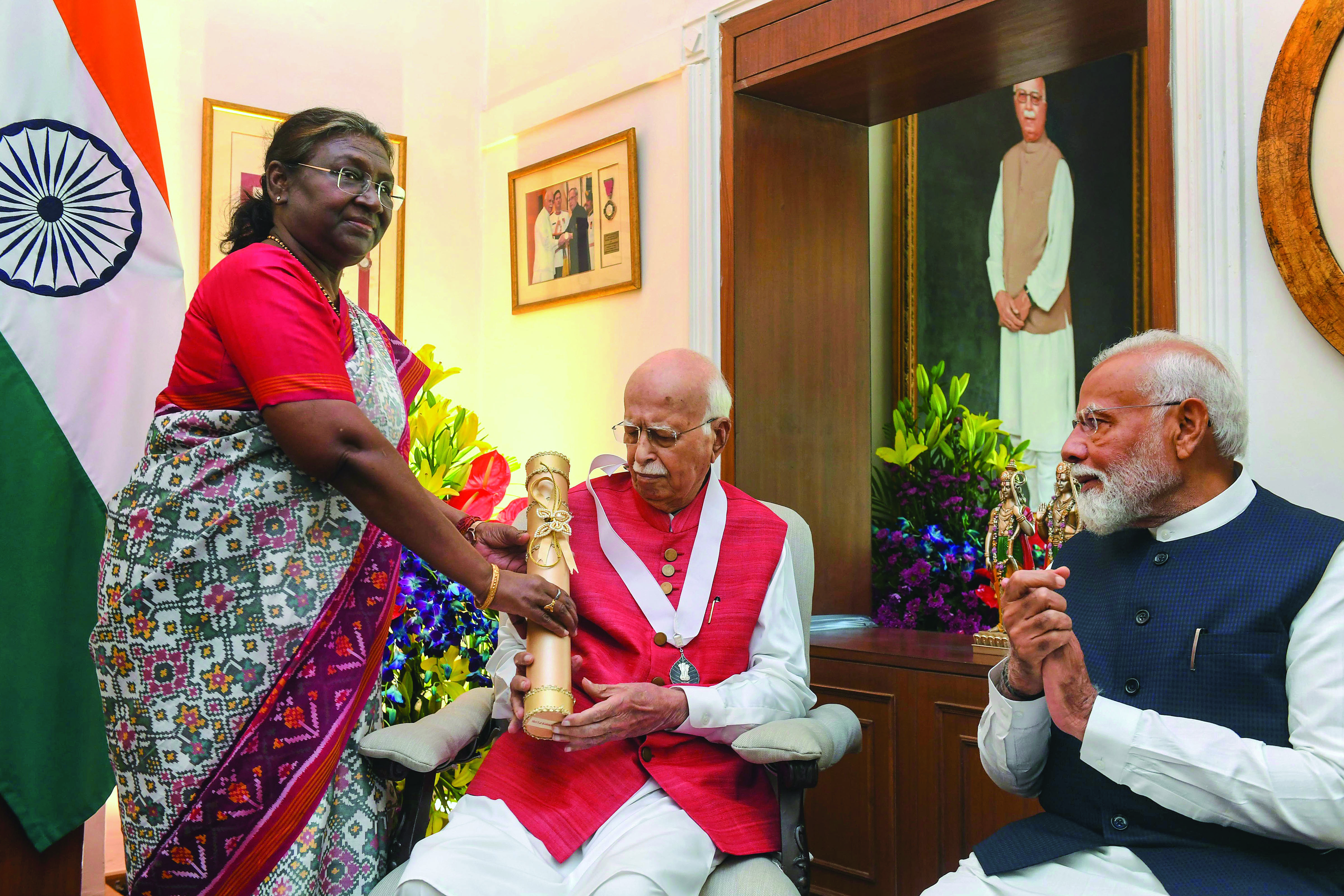 President Murmu confers Bharat Ratna on LK AdvaniPresident Murmu confers Bharat Ratna on LK Advani President Murmu confers Bharat Ratna on LK AdvaniPresident Murmu confers Bharat Ratna on LK Advani
