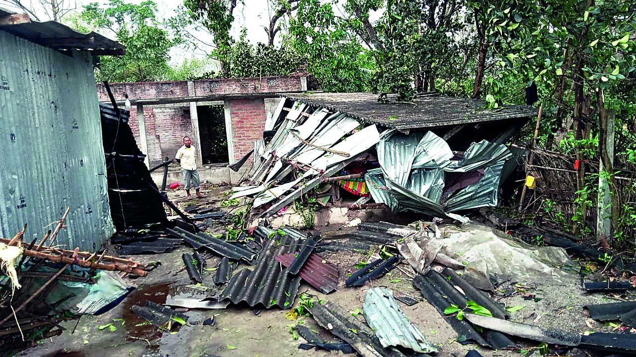 Thunderstorm devastates Jalpaiguri, leaves at least 4 dead, over 300 injured