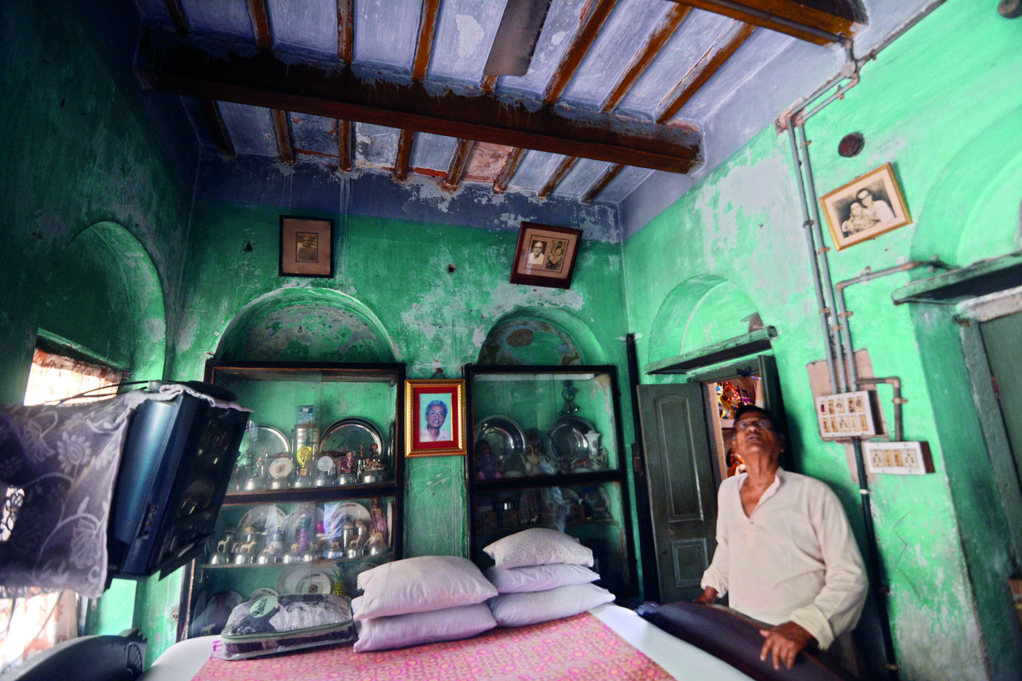 Building partially collapses during demolition in adjacent structure