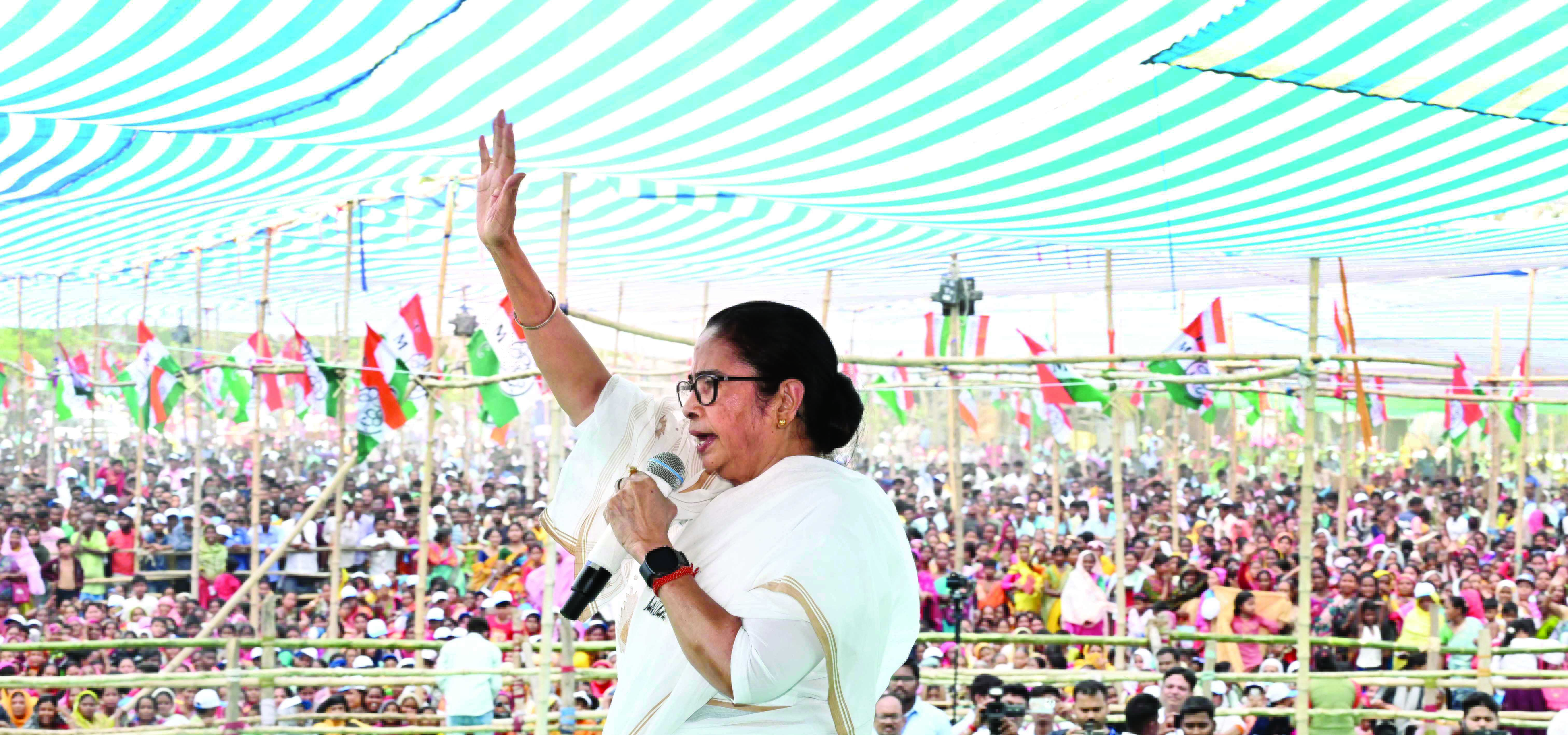 NIA officials attacked women in Bhupatinagar, says Mamata NIA officials attacked women in Bhupatinagar, says Mamata