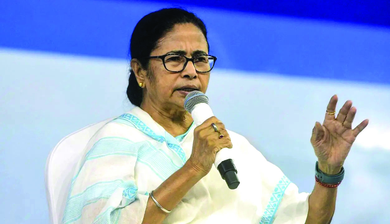 Mamata Banerjee praises team on its success