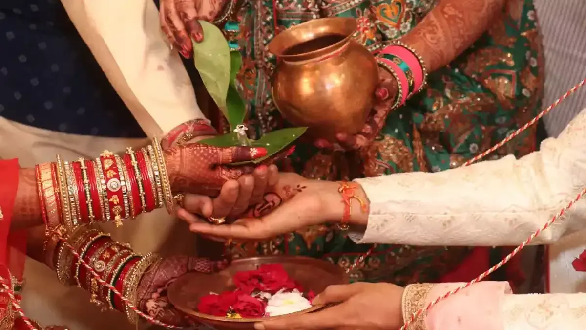 Kanyadaan not necessary for solemnising marriage under Hindu Marriage Act: Allahabad High Court Kanyadaan not necessary for solemnising marriage under Hindu Marriage Act: Allahabad High Court