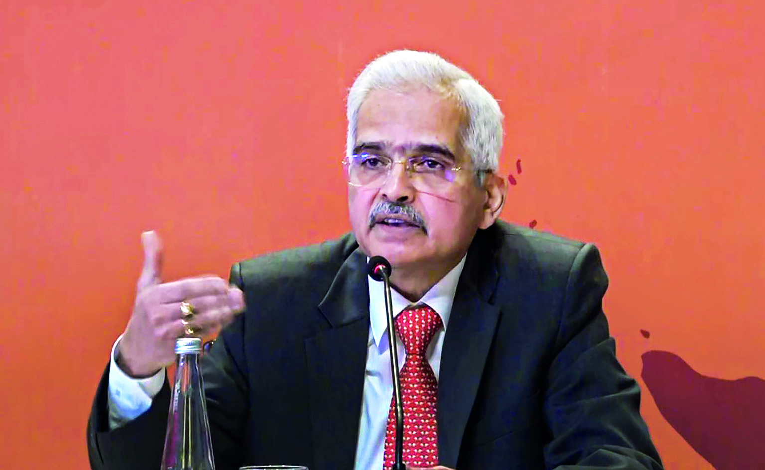 RBI Guv for greater participation of banks in both India & abroad