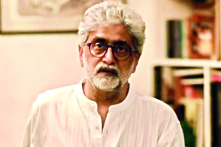 Navlakha must pay for security during house arrest: SC