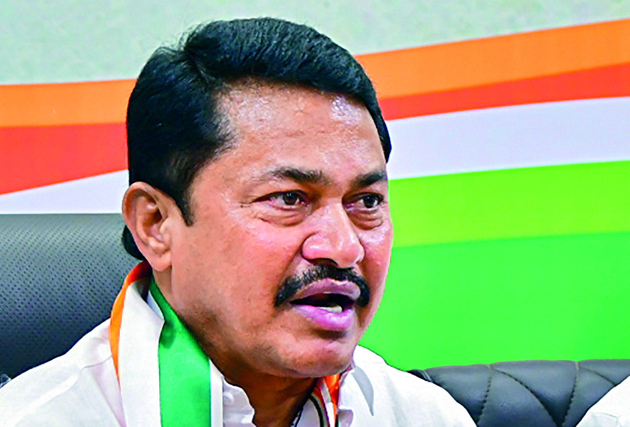 Maha Cong chief Patole escapes unhurt after truck hits his car