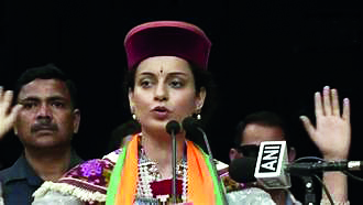 On day 2 in Kullu, Kangana Ranaut calls Vikramaditya `chhota Bhai, Raja Beta’