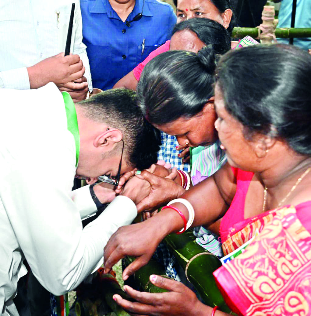 State will give Rs 1.2L each to tornado-hit people in 48 hrs to build houses: Abhishek State will give Rs 1.2L each to tornado-hit people in 48 hrs to build houses: Abhishek