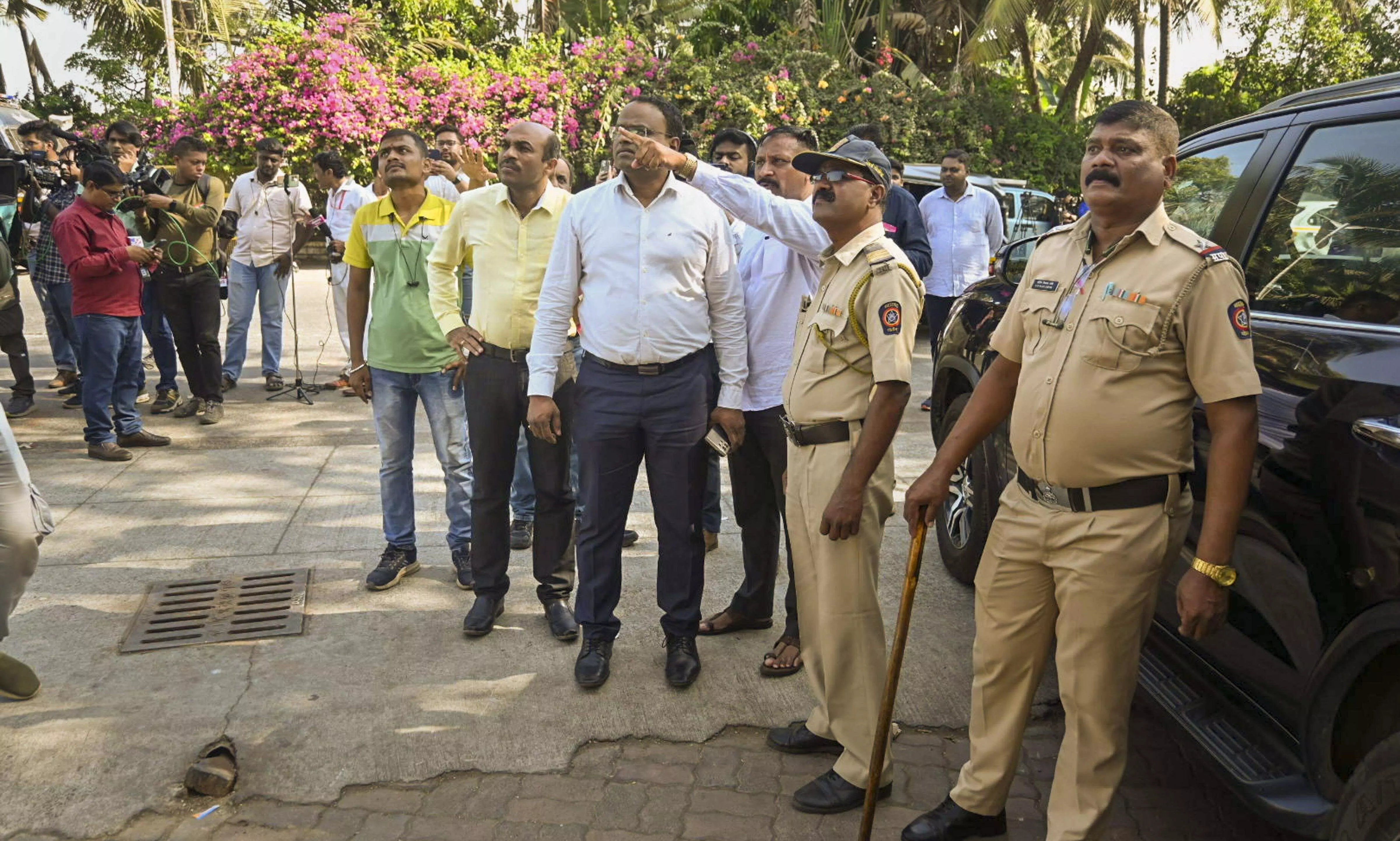 Firing outside Salman Khans home in Mumbai; security stepped up Firing outside Salman Khans home in Mumbai; security stepped up