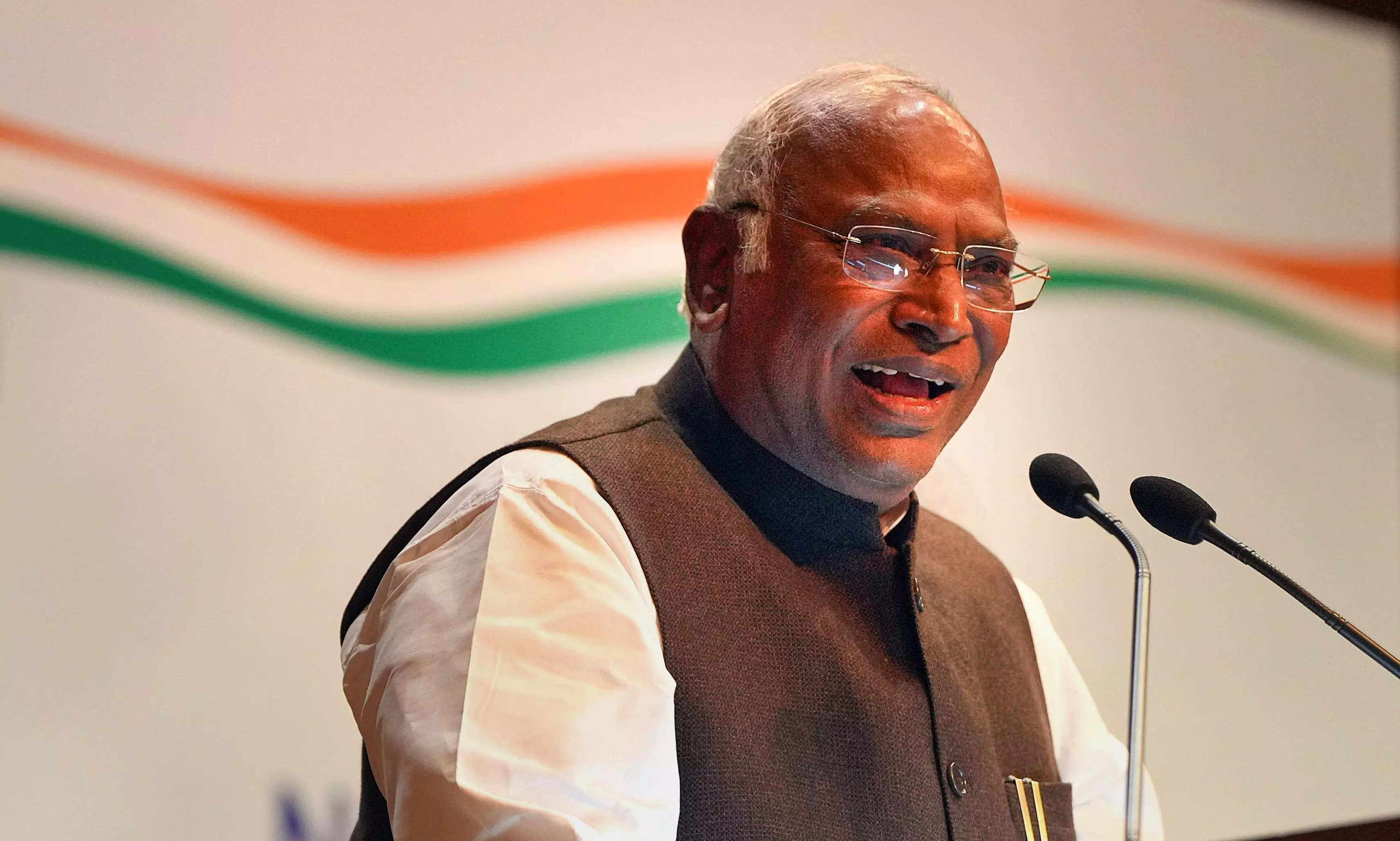 Just empty jugglery of words: Cong on BJP manifesto